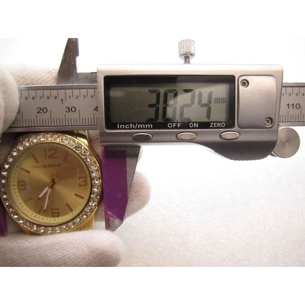 Women Isaac Mizrahi Live Quartz WR Analog 38mm Round‎ Watch (H497) 